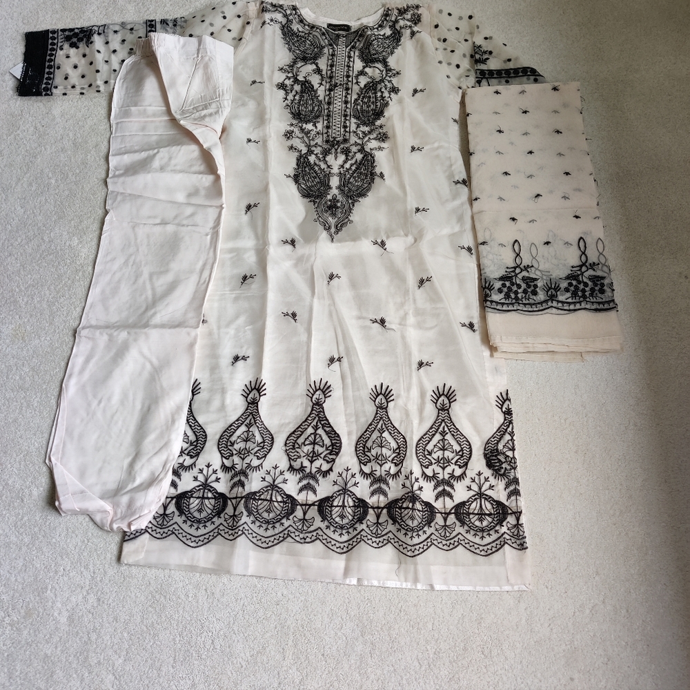 Women shalwar qameez